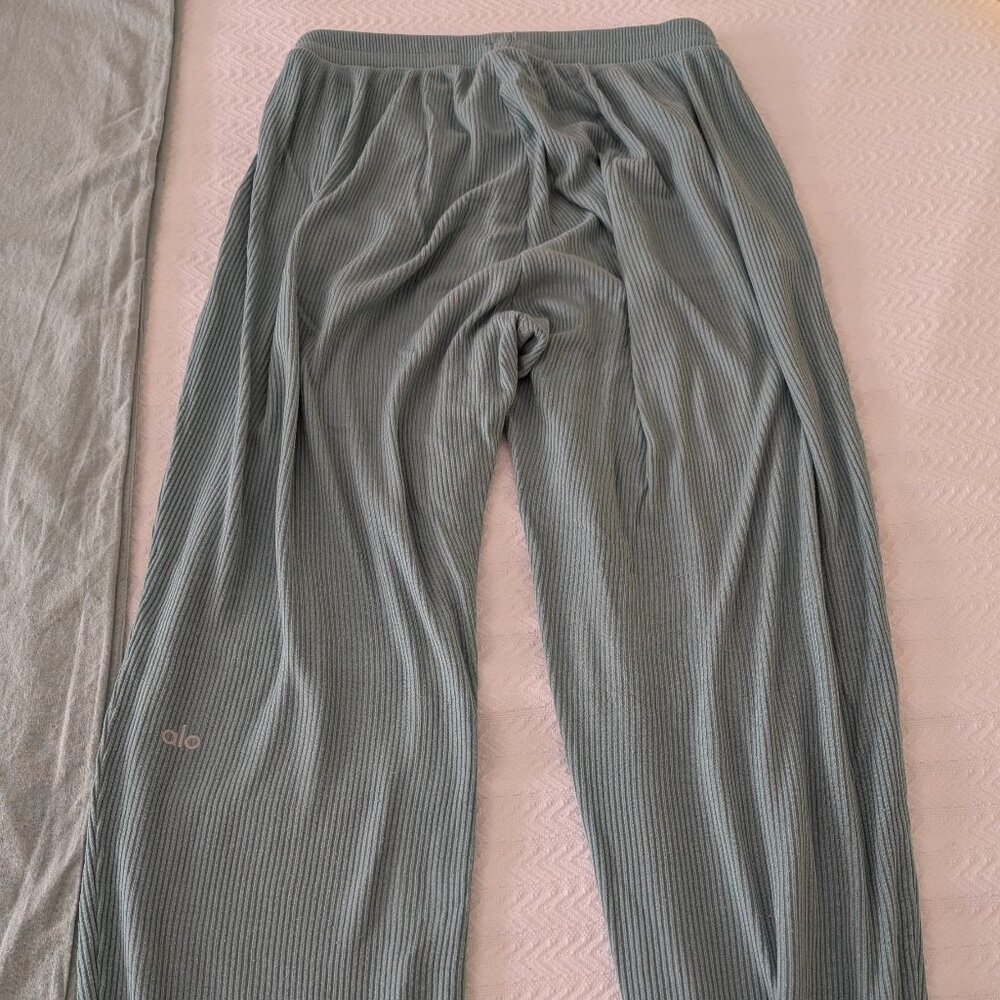 Alo yoga joggers